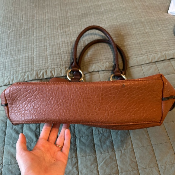 Chic Tan Leather Tote Bag - Picture 3 of 8